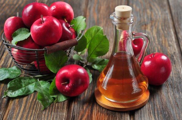 Appelazijn helpt bij het verlichten van pijn als gevolg van artrose in het ontstoken kniegewricht